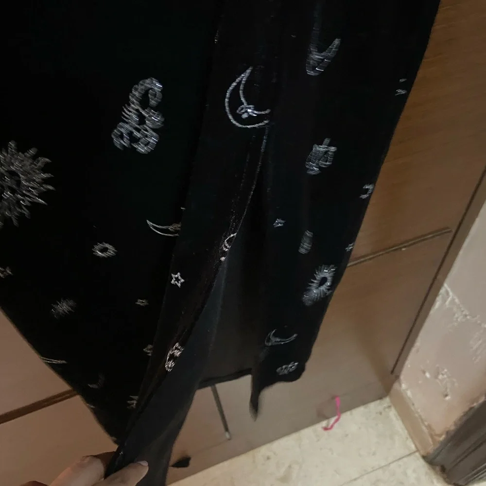 H&M black velvet skirt - Picture 10 of 11